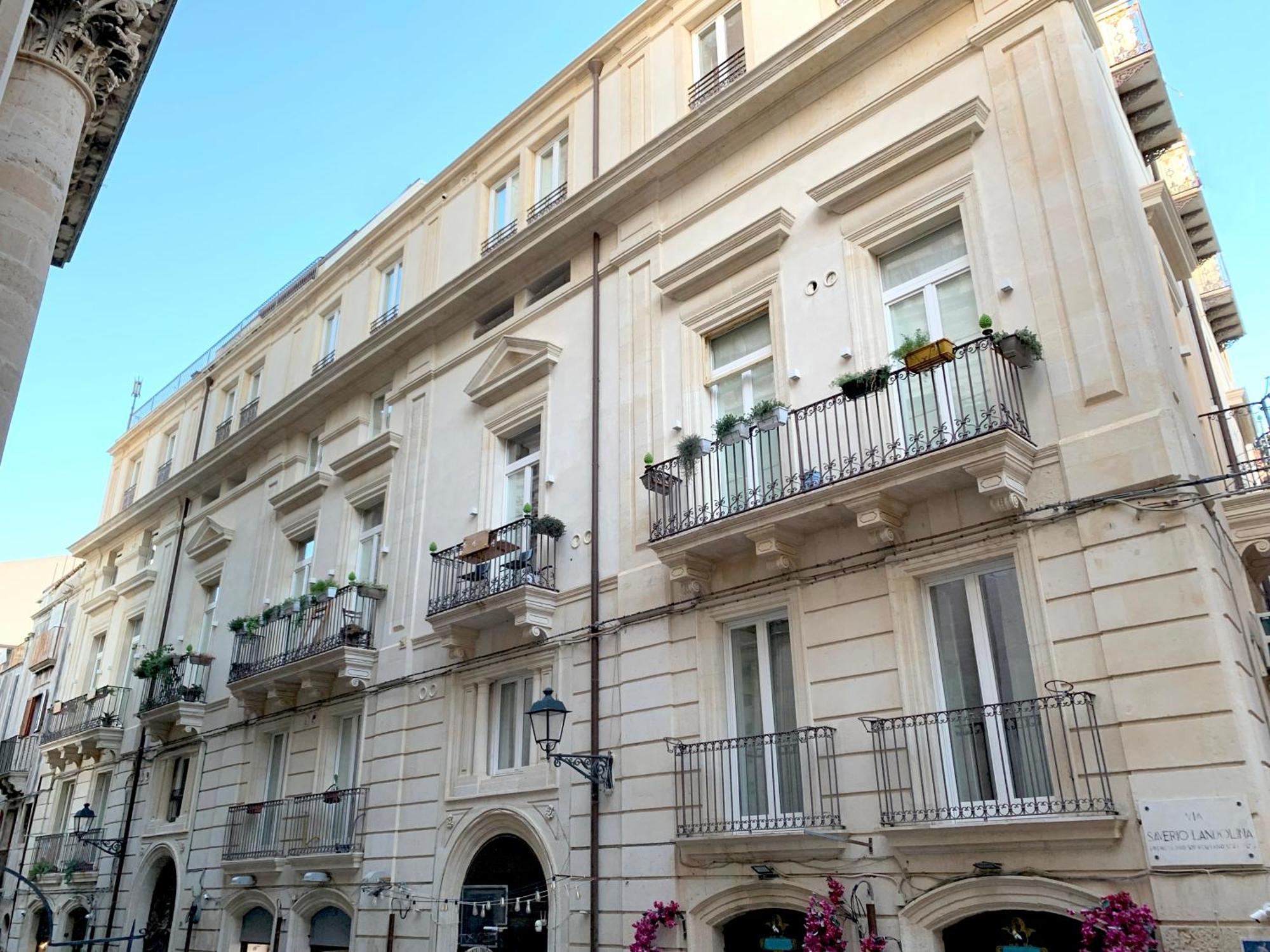 Appartamenti Di Casa Verbavolant Syrakus Exterior foto